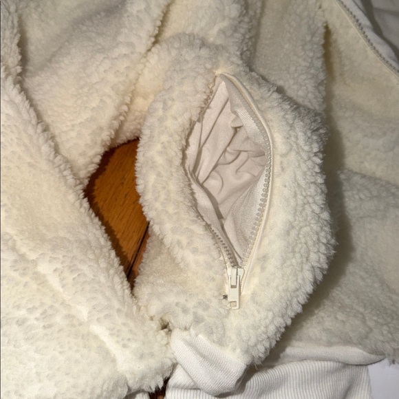 NWTS ALO Yoga Cream Fleece Jacket Size Small - Picture 5 of 6